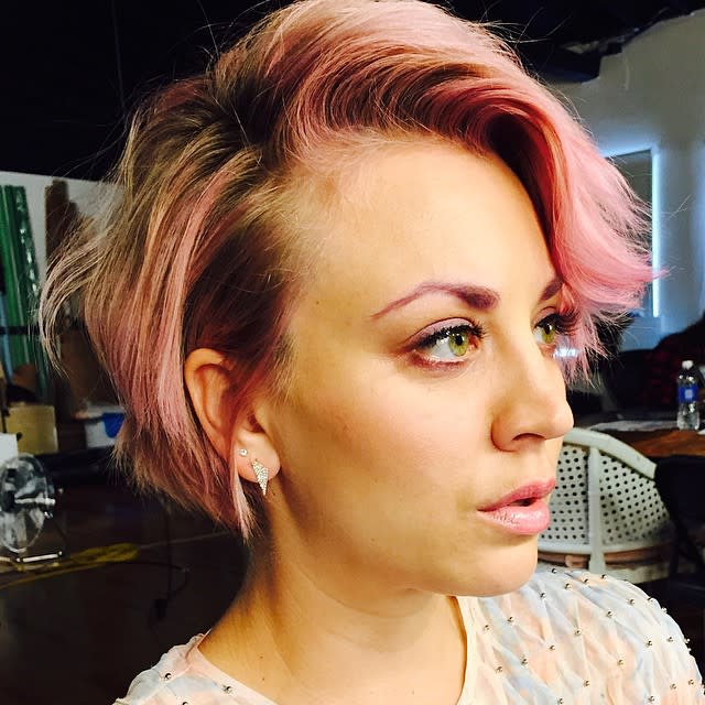 Kaley Cuoco with pink hair