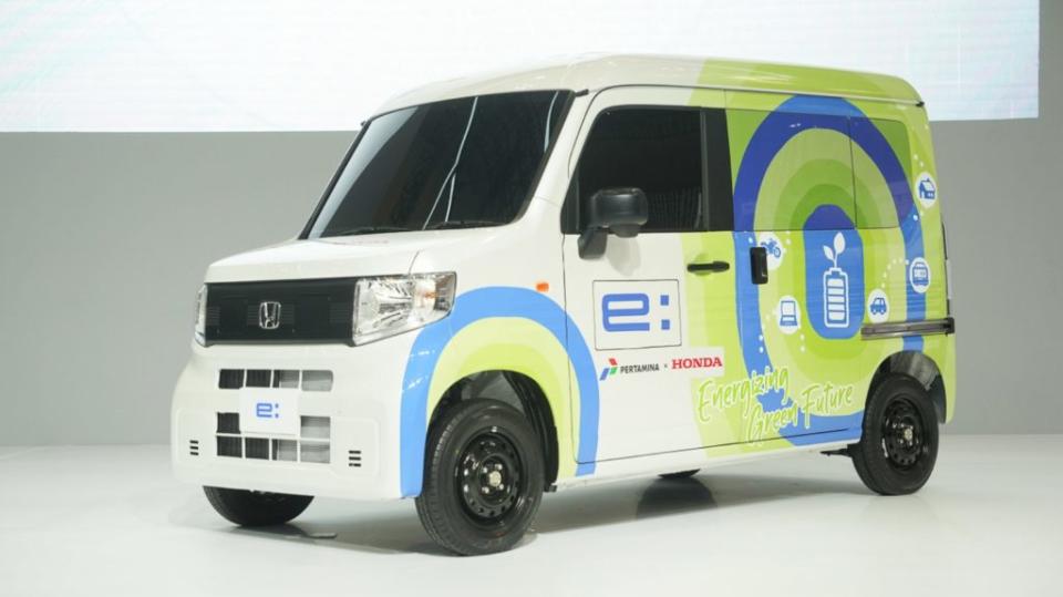 N-Van EV則是因為充電需要，而在車頭攝影充電孔。(圖片來源/ Honda)