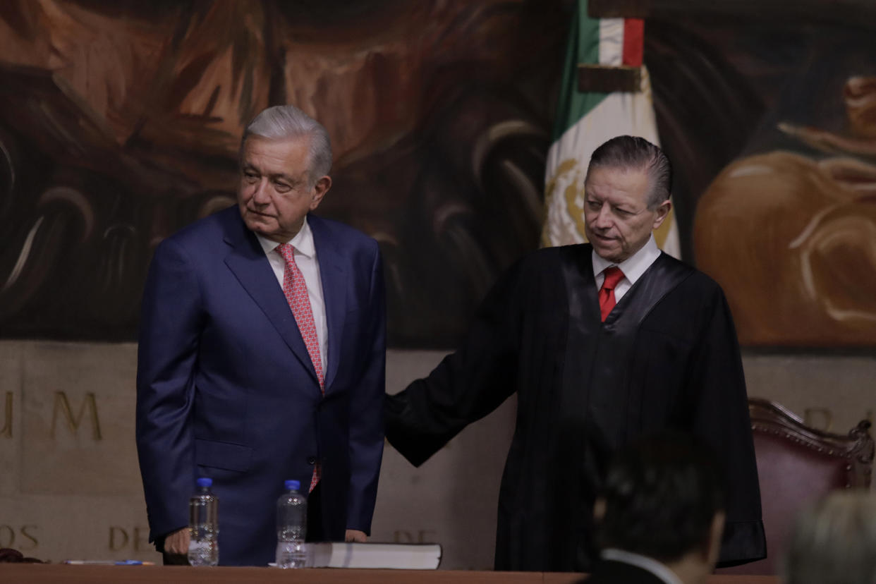 El presidente Andrés Manuel López Obrador y el exministro de la Suprema Corte, Arturo Zaldívar Lelo de Larrea en un a foto de archivo | Foto: Gerardo Vieyra/NurPhoto via Getty Images 