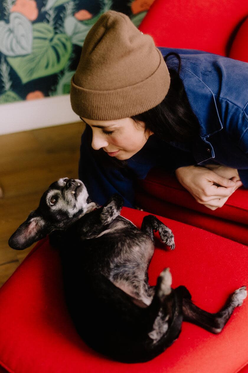 LOS ANGELES, CA - NOVEMBER 21: Sarah Silverman is photographed in her home in Los Angeles, CA on November 21, 2023. (Elizabeth Weinberg / For The Times)