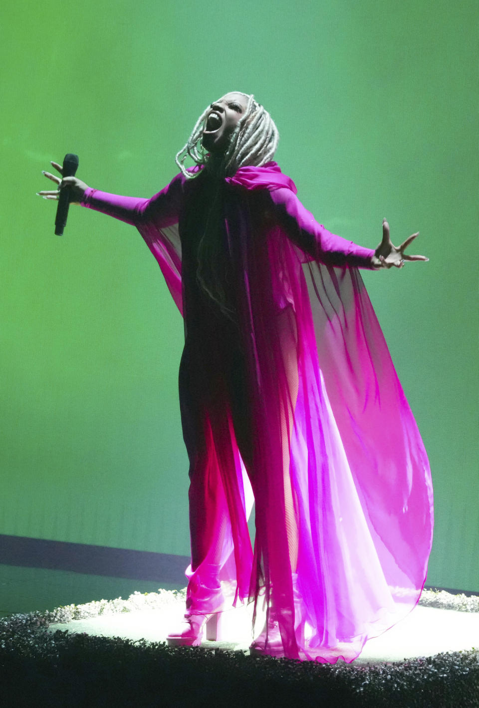 Chloe Bailey interpreta "Have Mercy" en la ceremonia de los Premios MTV a los Videos Musicales, el domingo 12 de septiembre de 2021 en el Barclays Center en Nueva York. (Foto por Charles Sykes/Invision/AP)