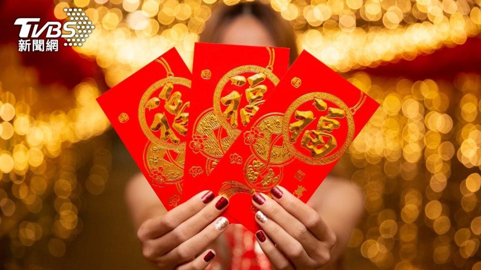 包紅包可將「6」、「8」結合，象徵吉祥又發財。（示意圖／shutterstock達志影像）