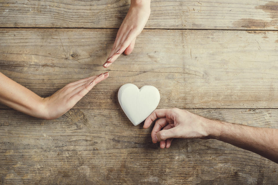 Si encadenas un fracaso sentimental tras otro, es probable que estés saboteando tus relaciones de pareja. [Foto: Getty]