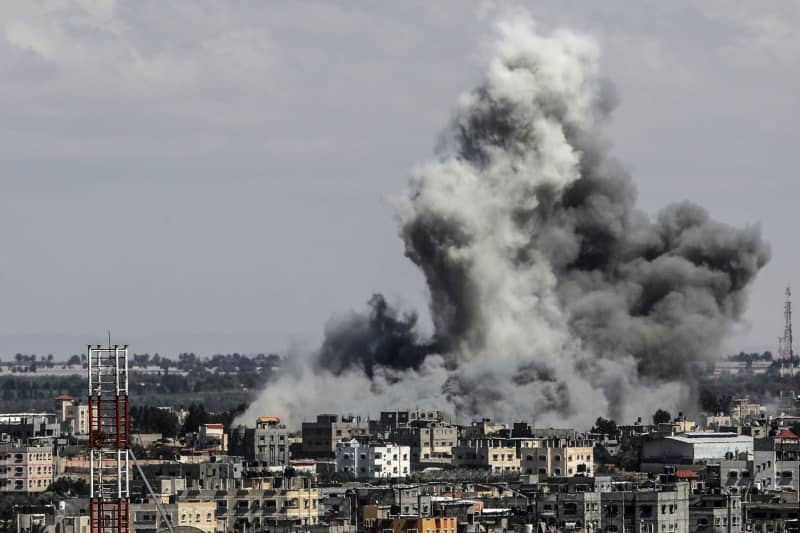 Smoke rises after an Israeli air strike on the east of the city of Rafah in the southern Gaza Strip. Abed Rahim Khatib/dpa