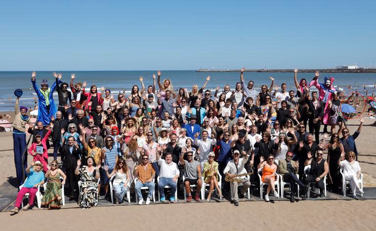 Una postal de cada verano, todas las ilusiones depositadas frente a una nueva temporada de teatro