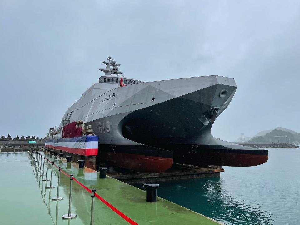 海軍沱江級飛彈巡邏艦首艘量產艦塔江號115日在蘇澳龍德造船廠舉行下水典禮，（中央社）