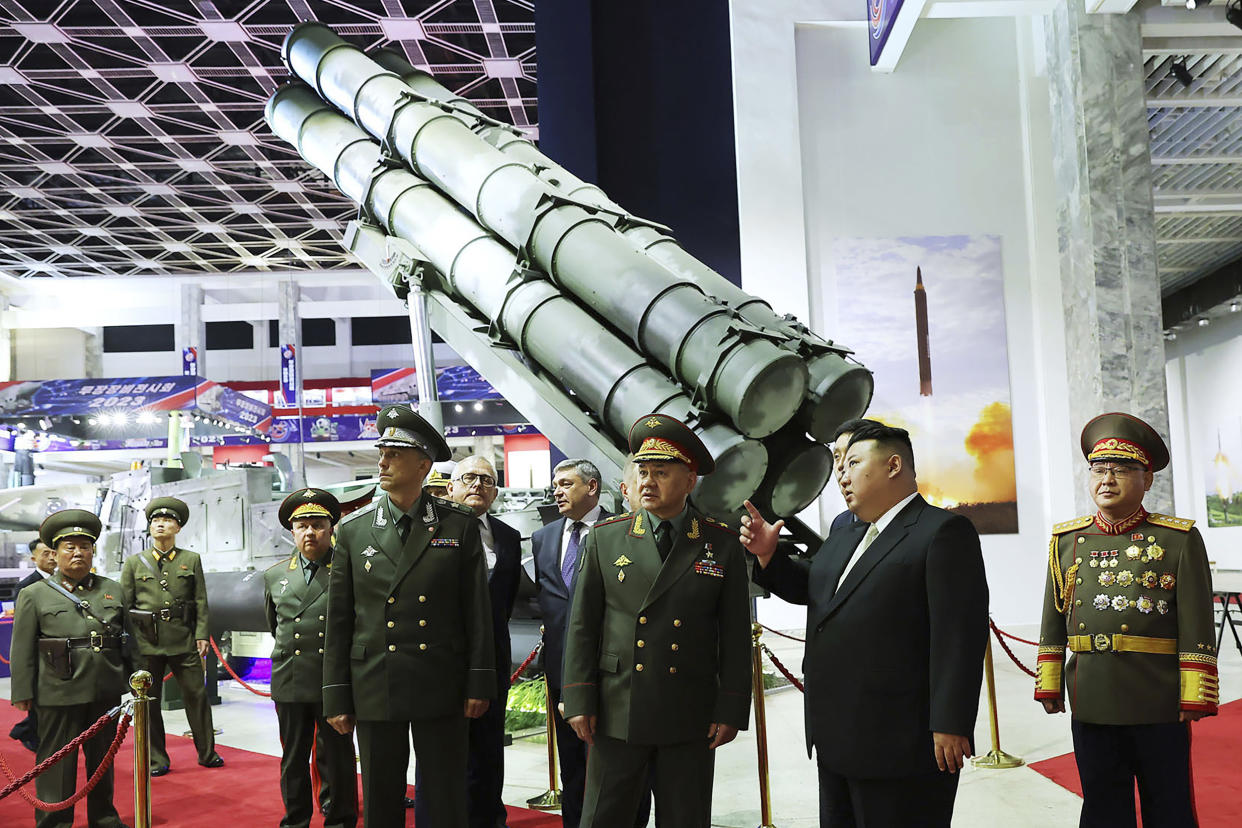 Kim Jong Un,Sergei Shoigu (KCNA / AP)