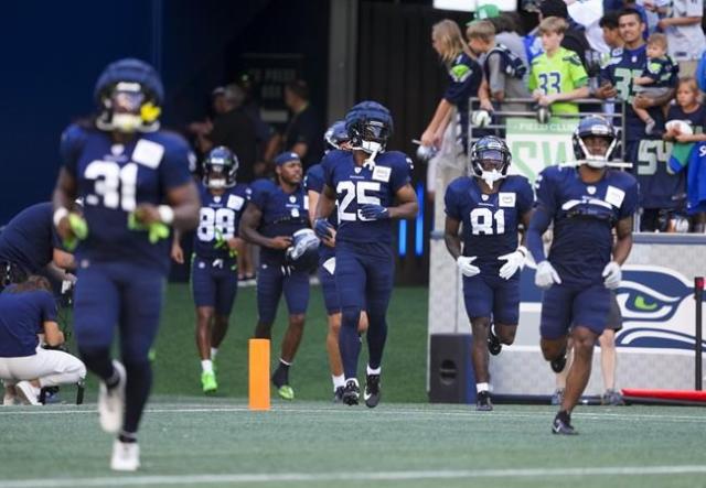 Seahawks' Kenneth Walker III and Zach Charbonnet Banged Up at