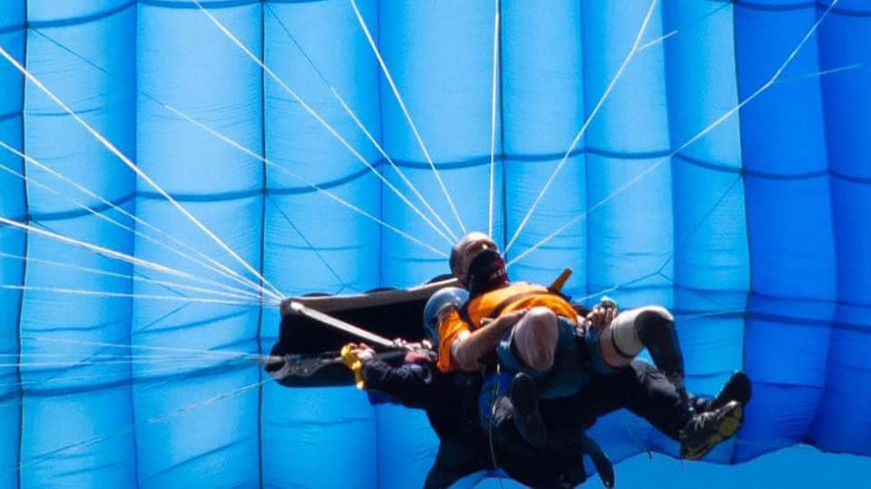 Double amputee Chris Marckres is pictured skydiving just after he lost one of his prosthetic legs. 