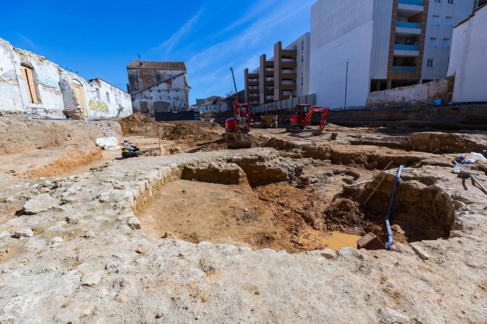 A nearly 100-foot curtain wall was found with the foundation of a round tower, researchers said.