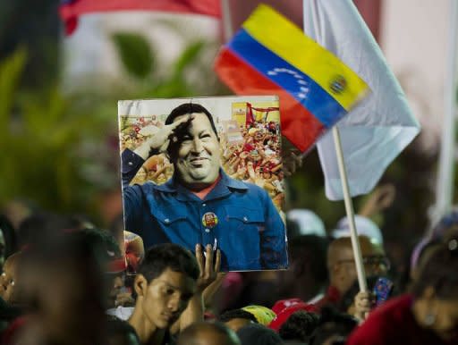 Photo Par Raul Arboleda - La victoire annoncée de Nicolas Maduro dimanche à l'élection présidentielle du Venezuela, intervient un peu plus d'un mois après le décès de son "parrain", le charismatique président Hugo Chavez, mort des suites d'un cancer le 5 mars dernier