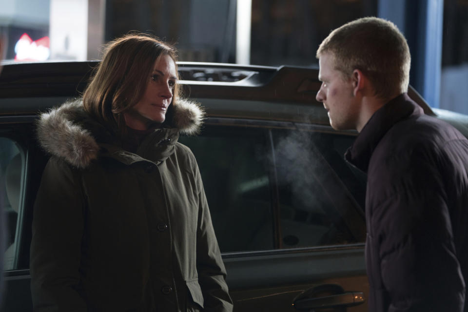 En esta imagen difundida por Roadside Attractions, Lucas Hedges, a la derecha, y Julia Roberts en una escena de "Ben is Back". (Mark Schafer/Roadside Attractions vía AP)