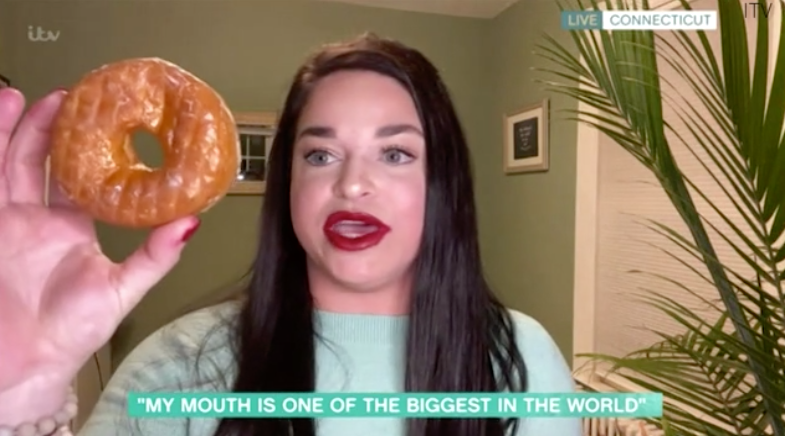 An American woman has left viewers stunned after cramming two whole doughnuts into her large mouth. Photo: The Morning Show/ITV.