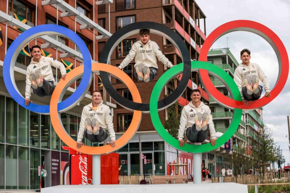 Gymnasts team Germany in Paris with Olympic rings