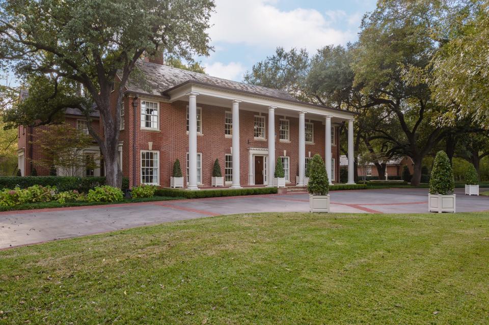 <p>The front of the home exhibits classic elements of Georgian architecture. (Allie Beth Allman & Associates) </p>