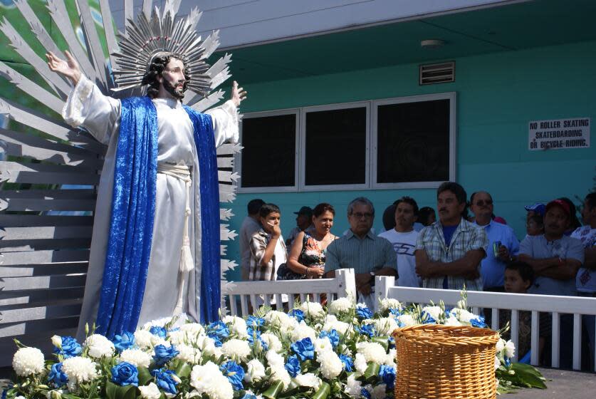 El Día del Salvadoreño sirvió para rescatar las tradiciones religiosas.