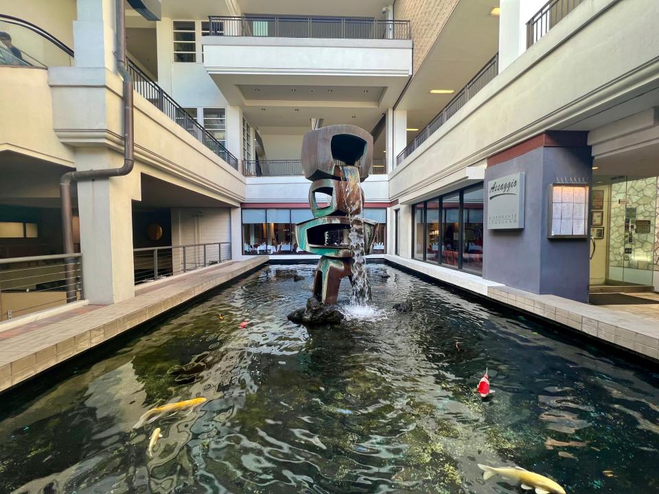 Ala Moana Center water feature