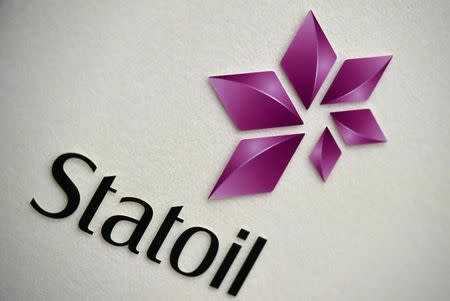 The company logo of Statoil is seen during a company results presentation in London February 6, 2015. REUTERS/Toby Melville/File Photo