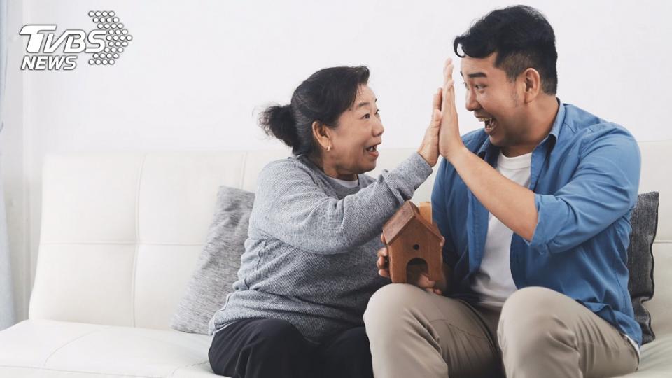 男友和媽媽感情好。（示意圖，與當事人無關／shutterstock達志影像）