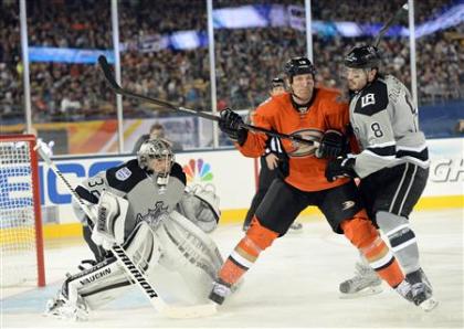 1 Jonas Hiller Anaheim Ducks 2014 Coors Light NHL Stadium Series