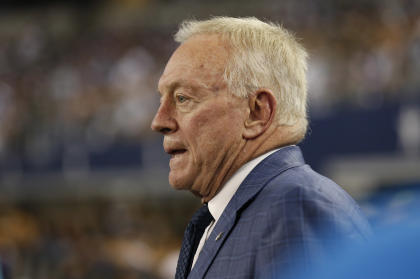 Jerry Jones has his mind on potentially the biggest fight in boxing history. (USA TODAY Sports)