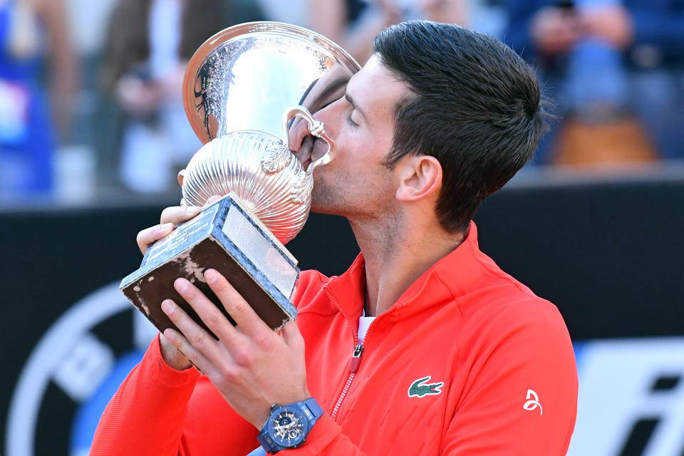 Novak Djokovic besa el trofeo de campeón del Masters 1000 de Roma, el último torneo que ha ganado. (Foto: Massimo Insabato / Archivio Massimo Insabato / Mondadori Portfolio / Getty Images).