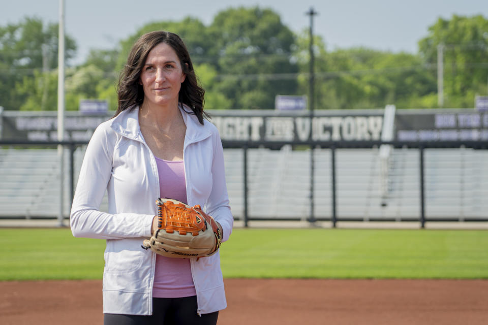 Eileen Canney Linnehan en el campo de sóftbol de la Universidad Northwestern en Evanston, Illinois, el 18 de junio de 2023. (Joshua Mellin/The New York Times)