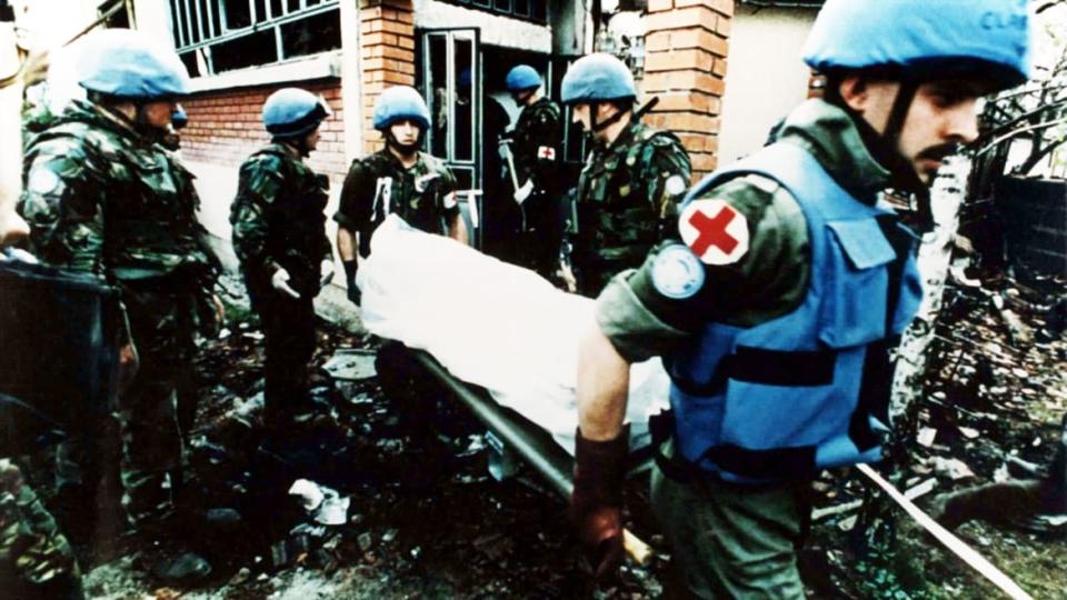 <div class="inline-image__caption"><p>UN Peace keepers collecting bodies from Ahmići, Bosnia and Herzegovina in April 1993.</p></div> <div class="inline-image__credit">IRMCT</div>