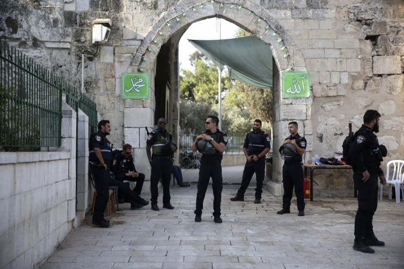 以巴問題：駐守在阿克薩清真寺外的以色列警察（AP）