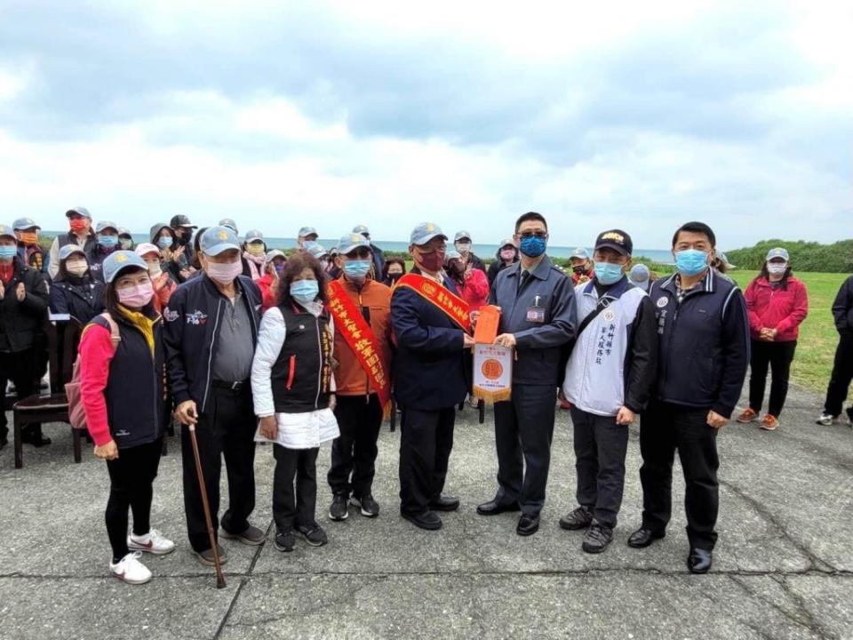 新竹大聖會春節前夕勞軍， 宜蘭大福兵器試驗場守護國軍弟兄之安全，令一行人十分感佩。（記者彭新茹翻攝）