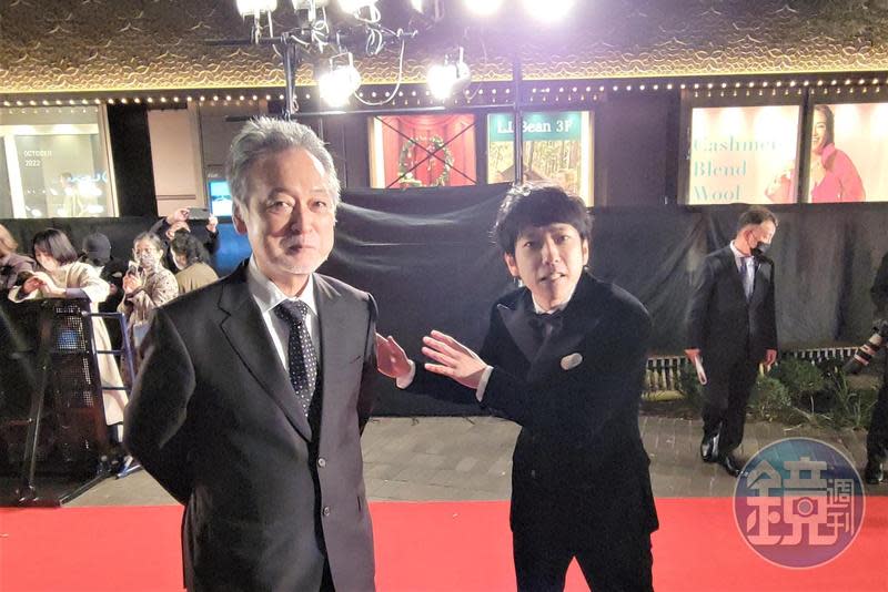 二宮和也（右）與《來自北國的信》導演瀨瀨敬久壓軸登上35屆東京國際影展紅毯，也特別向台灣粉絲問好。（王怡文攝）