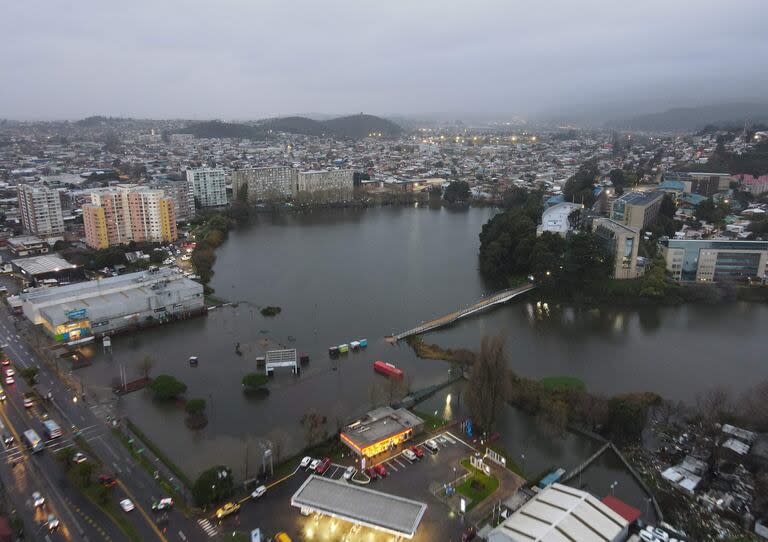 Vista aérea de una zona inundada en Concepción, región de Bio Bio, Chile, el 13 de junio de 2024.