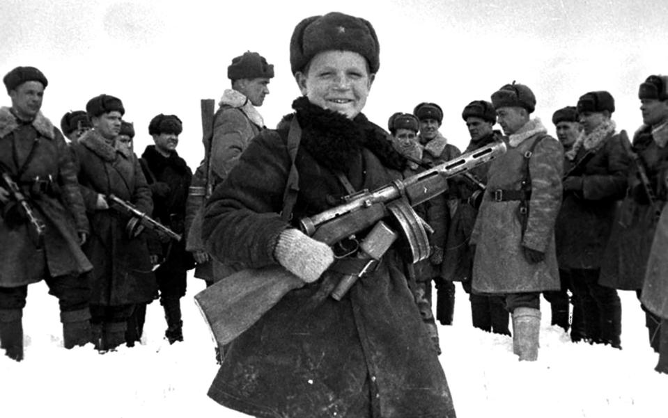 Vova Yegorov, a 15-year-old Red Army scout, in 1942 - Fine Art Images/Heritage Images/Getty Images