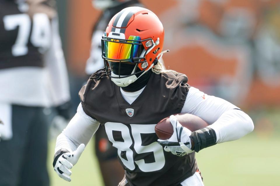 Browns tight end David Njoku takes part in drills at the team's practice facility June 7 in Berea.