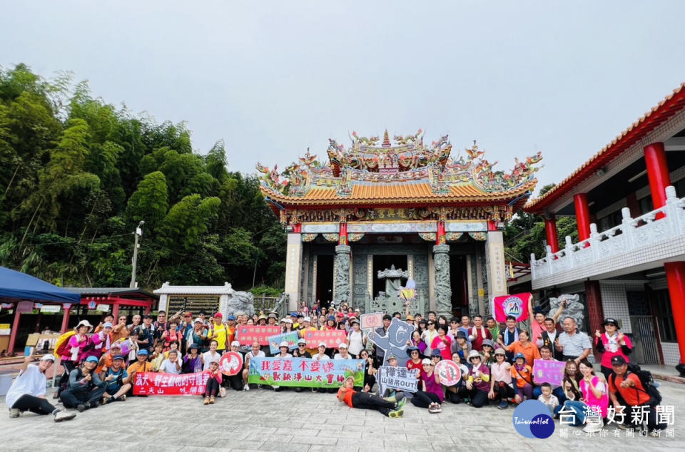 嘉義縣家畜疾病防治所在梅山鄉二尖山區辦理「我愛嘉 不要鋏」獸鋏淨山大會師／嘉義縣府提供