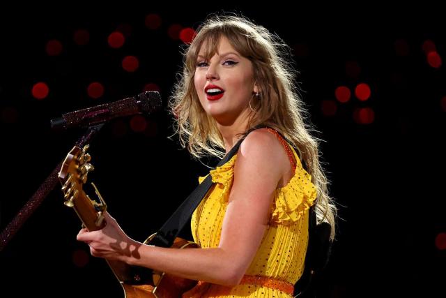 Taylor Swift Celebrates 'Lover' Album With Televised Concert 