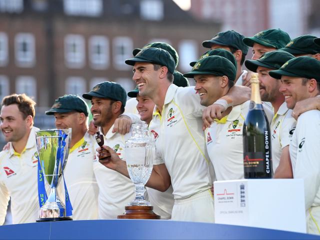 Ashes 2021: Cricket world rocked by 'sad' David Lloyd news - Yahoo Sport