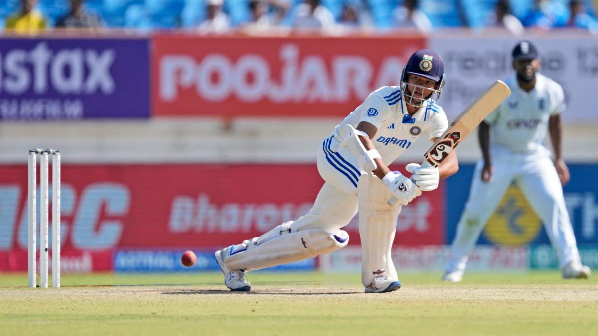 England's hopes fade as India extend their lead beyond 400 runs