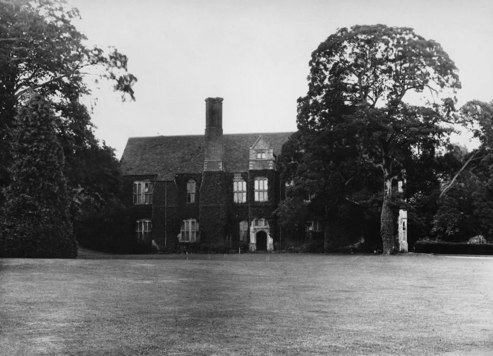 circa 1920 the old manor house, steventon, home of novelist jane austen 1770 1817 photo by hulton archivegetty images