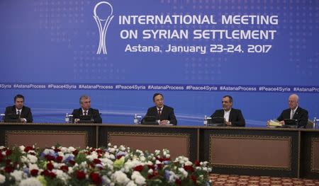 Kazakh Foreign Minister Kairat Abdrakhmanov (C) and U.N. special envoy for Syria Staffan de Mistura (R) attend a news conference following Syria peace talks in Astana, Kazakhstan January 24, 2017. REUTERS/Mukhtar Kholdorbekov