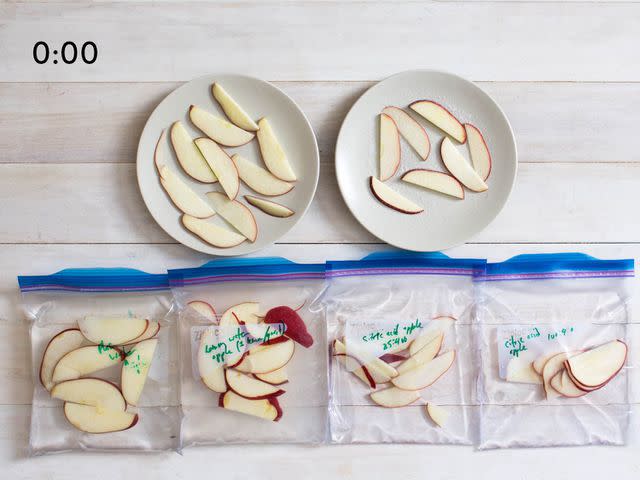 Top row, from left: plain apple slices and apple slices sprinkled with powdered citric acid. Bottom row, from left: plain water, lemon water, citric acid solution 1 (25 grams citric acid in 400 grams water), and citric acid solution 2 (100 grams citric acid in 400 grams water).