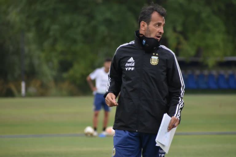 Fernando Batista, el DT del seleccionado Sub 20, liberó a los juveniles tras la postergación de Sudamericano de la categoría que se iba a disputar en febrero de 2021