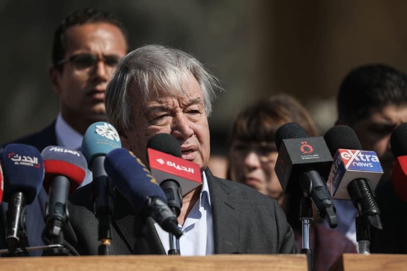 United Nations Secretary-General Antonio Guterres speaks during a press conference at the Rafah border crossing between Egypt and the Gaza Strip.  Had Hamdy/dpa