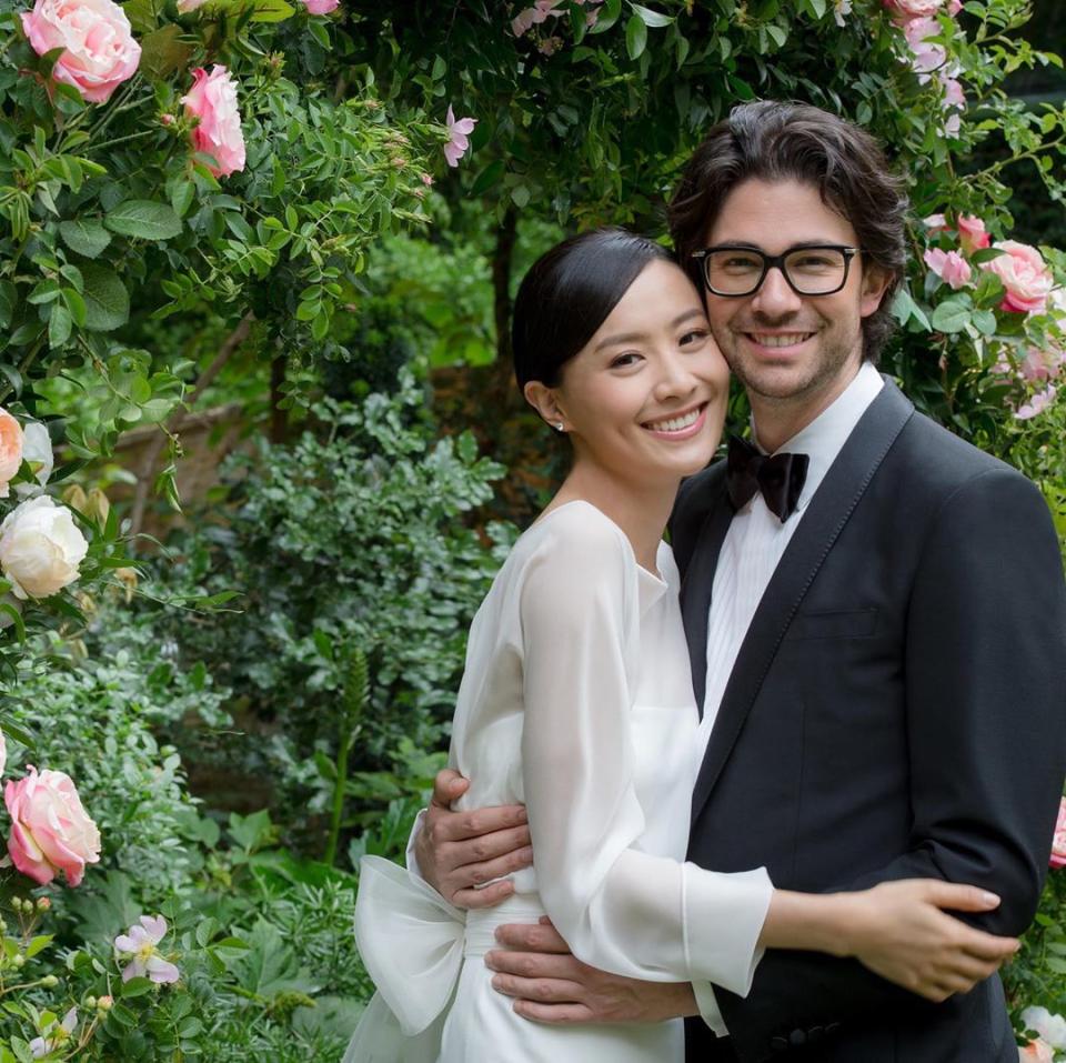 陳法拉與法籍男友Emmanuel Straschnov於與巴黎舉行婚禮