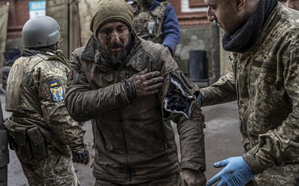  A wounded Ukrainian soldier is being taken to the hospital to be treated as military mobility proceeds in Bakhmut - Anadolu