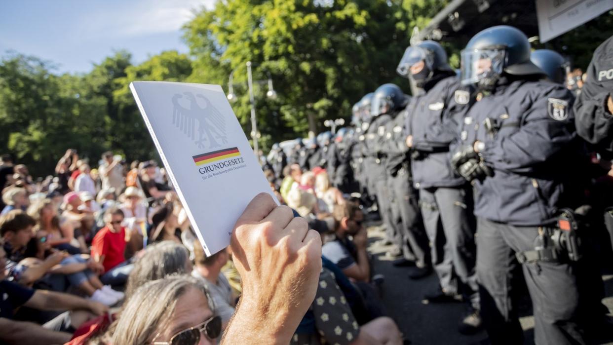 Bei der Demonstration in Berlin gab es massenhafte Verstöße gegen die Corona-Auflagen.