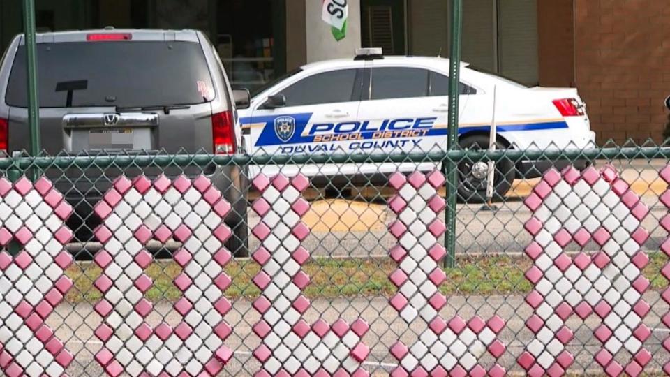 PHOTO: A police car is shown in front of Beauclerc Elementary School in Jacksonville, Fla., after an 11-year-old student brought a loaded gun to school. (WJXX)