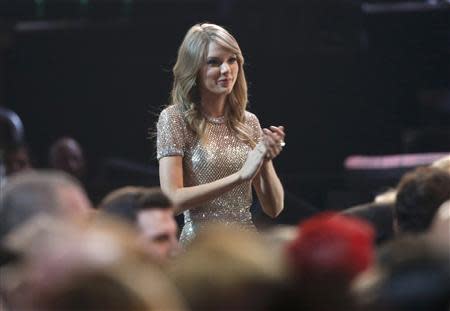 Singer Taylor Swift applauds as Kacey Musgraves wins the award for best country album for "Same Trailer, Different Park" at the 56th annual Grammy Awards in Los Angeles, California January 26, 2014. REUTERS/Mario Anzuoni