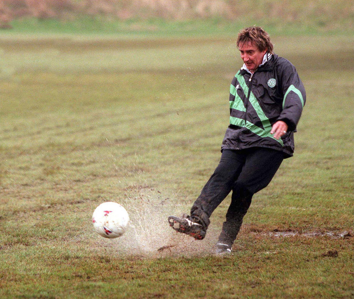 LONDON - 1999: Singer Rod Stewart plays football at his house in Essex on the day he split from model wife Rachel Hunter. (Photo by Dave Hogan/Getty Images)