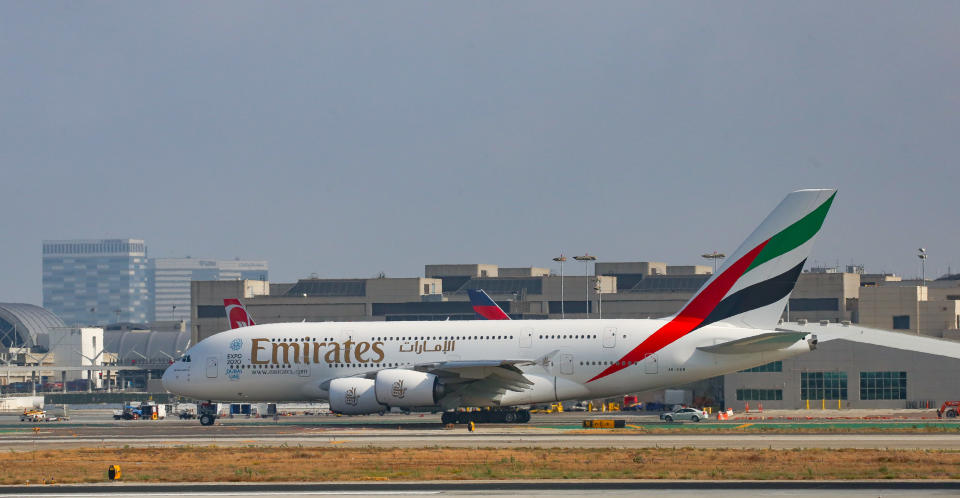 <p>Puesto 10. Emirates: Dubái (DXB) – Los Ángeles (LAX); Tiempo de vuelo: 16 horas, 15 minutos; Distancia: 13.420,31 km; Avión: Airbus A380 </p>